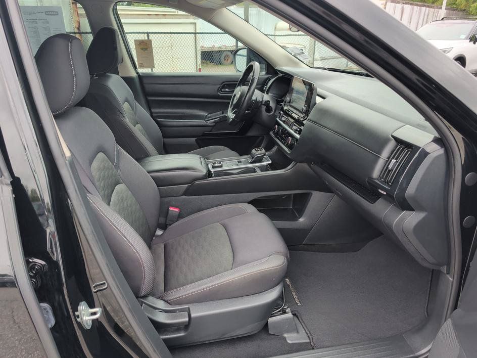 Used 2024 Nissan Pathfinder SV AWD/4WD image 12