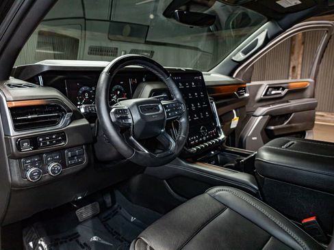 Used 2025 GMC Yukon XL Denali w/ Denali Reserve Package image 15