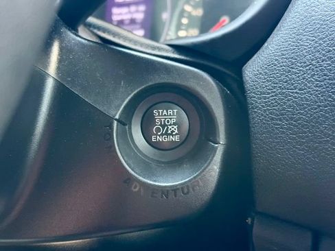 Used 2020 Jeep Renegade Latitude AWD/4WD image 24