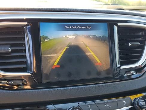Used 2020 Chrysler Pacifica Touring-L AWD/4WD image 23