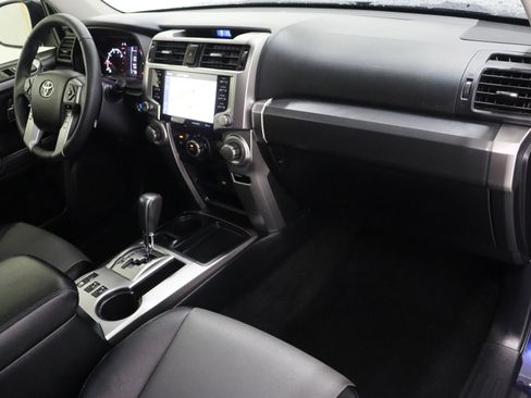 Used 2022 Toyota 4Runner SR5 Premium w/ Moonroof Package RWD image 39