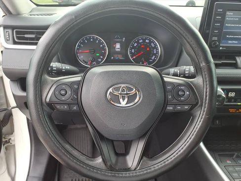 Used 2021 Toyota RAV4 XLE AWD/4WD image 30
