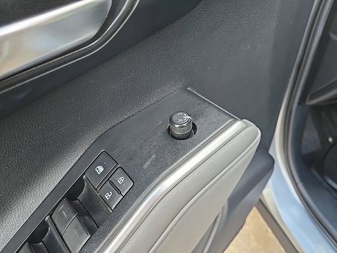 Used 2021 Toyota Highlander XLE image 31