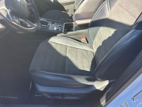 Used 2024 Mitsubishi Outlander SE image 6