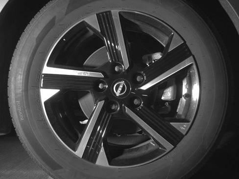 Used 2025 Nissan Sentra SV image 13