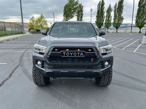 Used 2017 Toyota Tacoma TRD Off-Road w/ Tow Package image 12