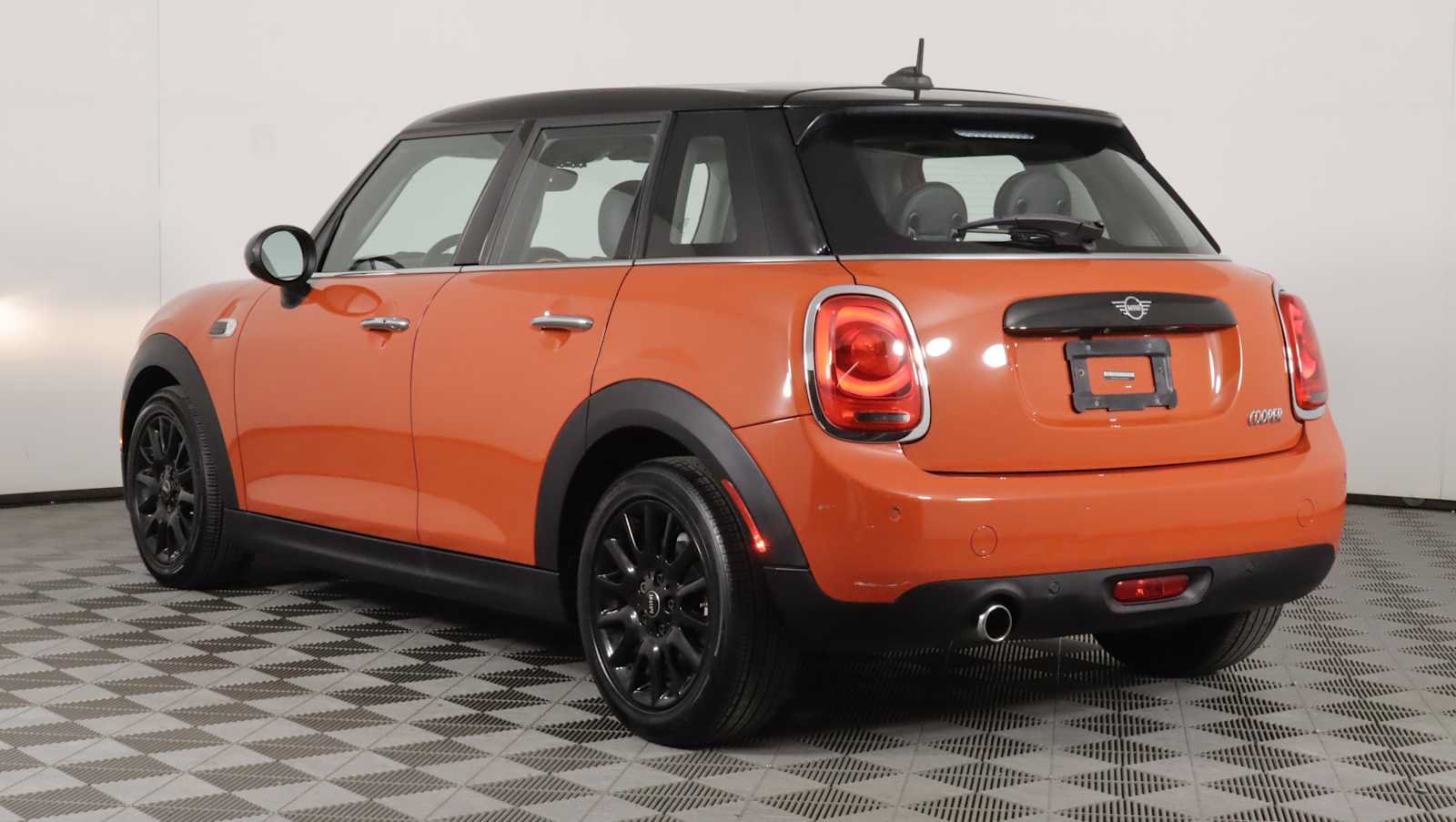 Used 2019 MINI Cooper 4-Door Hardtop FWD image 5