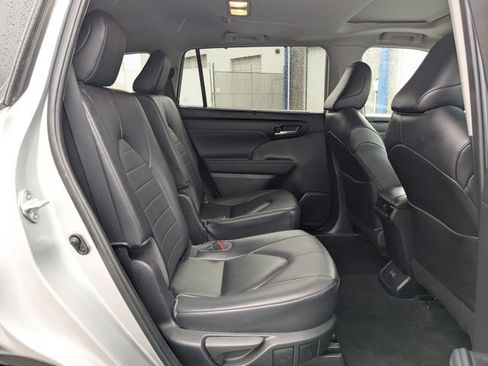 Used 2023 Toyota Highlander XLE image 22