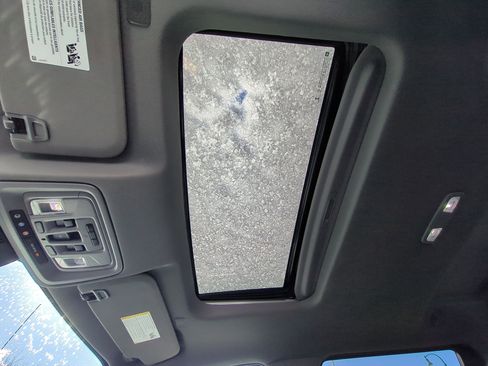 Used 2022 Chevrolet Silverado 1500 LTZ w/ LTZ Premium Package image 19