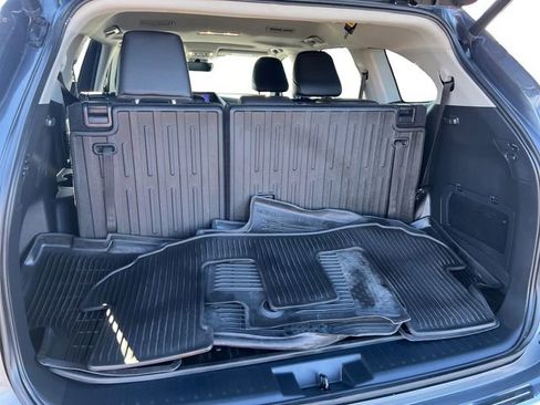 Used 2023 Toyota Highlander XLE image 19