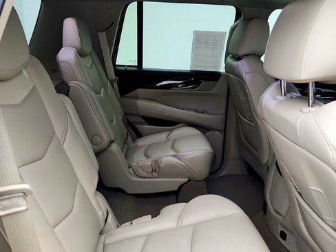 Used 2019 Cadillac Escalade Premium Luxury image 24