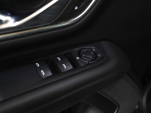 Used 2023 GMC Yukon XL SLE image 21