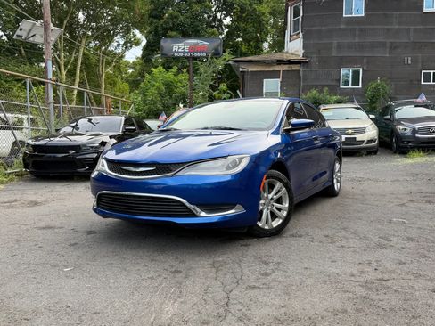 Used 2015 Chrysler 200 Limited FWD image 4