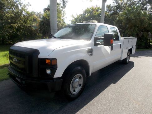 Used 2009 Ford F350 XL image 3