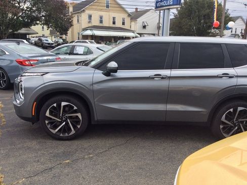 Used 2023 Mitsubishi Outlander SE image 13