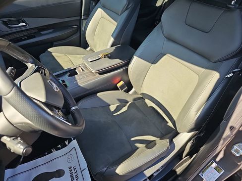 Used 2023 Nissan Ariya FWD image 19