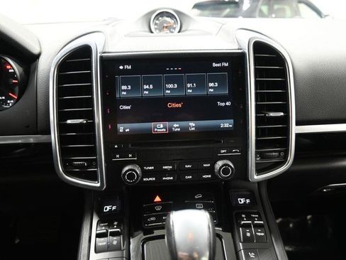 Used 2018 Porsche Cayenne Platinum Edition image 24