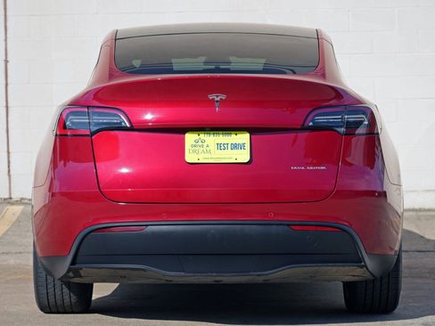 Used 2021 Tesla Model Y Long Range AWD/4WD image 11