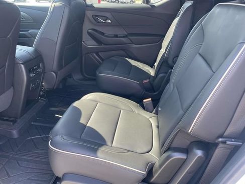 Used 2023 Chevrolet Traverse Premier FWD image 12