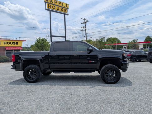 Used 2017 Chevrolet Silverado 1500 LTZ Z71 w/ Realtree Edition AWD/4WD image 4