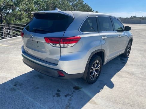 Used 2017 Toyota Highlander LE image 7