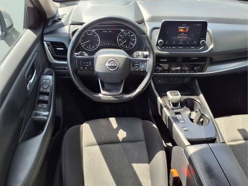Used 2025 Nissan Rogue SV FWD image 11