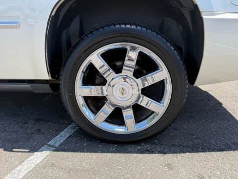Used 2011 Cadillac Escalade Premium AWD/4WD image 7