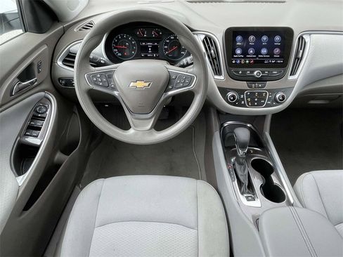 Used 2025 Chevrolet Malibu LT image 11