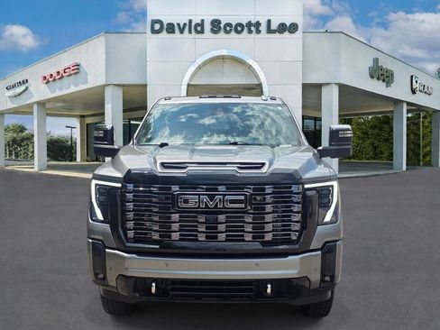 Used 2025 GMC Sierra 3500 Denali Ultimate AWD/4WD image 2