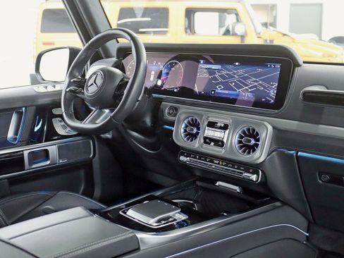 Used 2025 Mercedes-Benz G 550 image 34