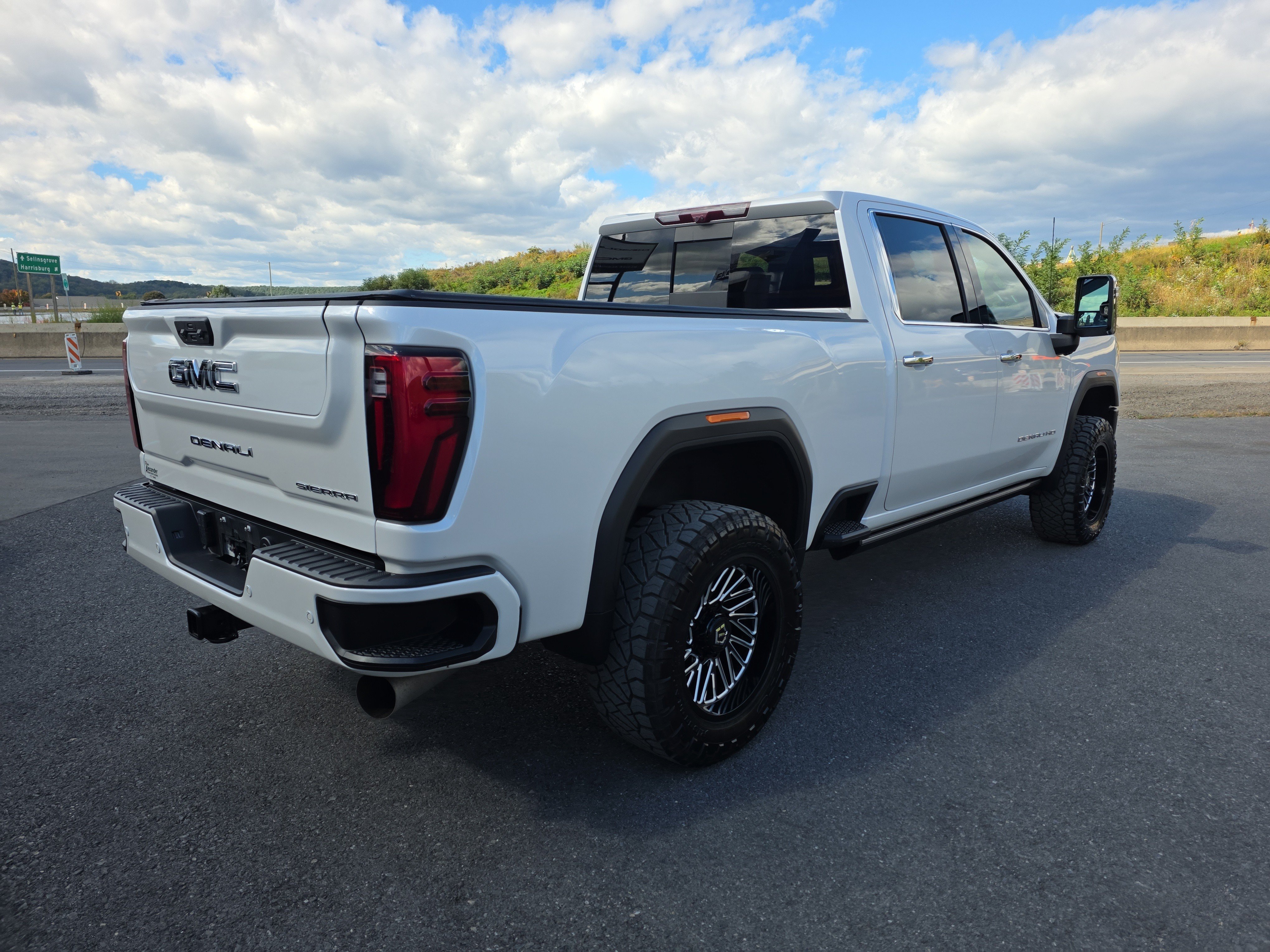Used 2025 GMC Sierra 2500 Denali Ultimate w/ Max Trailering Package AWD/4WD image 3