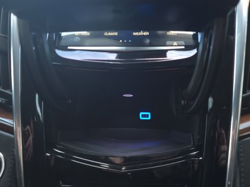 Used 2018 Cadillac Escalade Luxury image 26