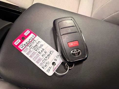 Used 2024 Toyota Prius XLE FWD image 38