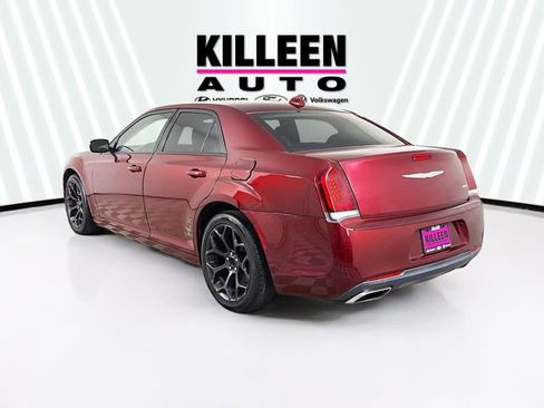 Used 2019 Chrysler 300 Touring w/ Sport Appearance Package RWD image 5