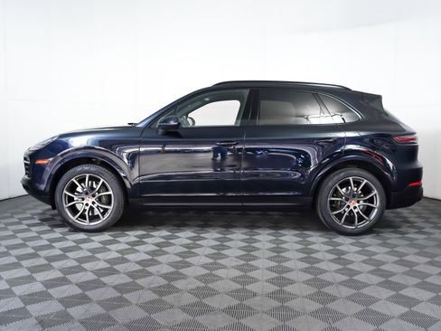 Certified 2023 Porsche Cayenne Platinum Edition image 2