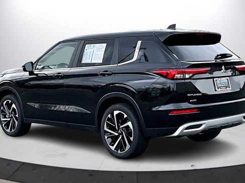 Used 2024 Mitsubishi Outlander SE image 6