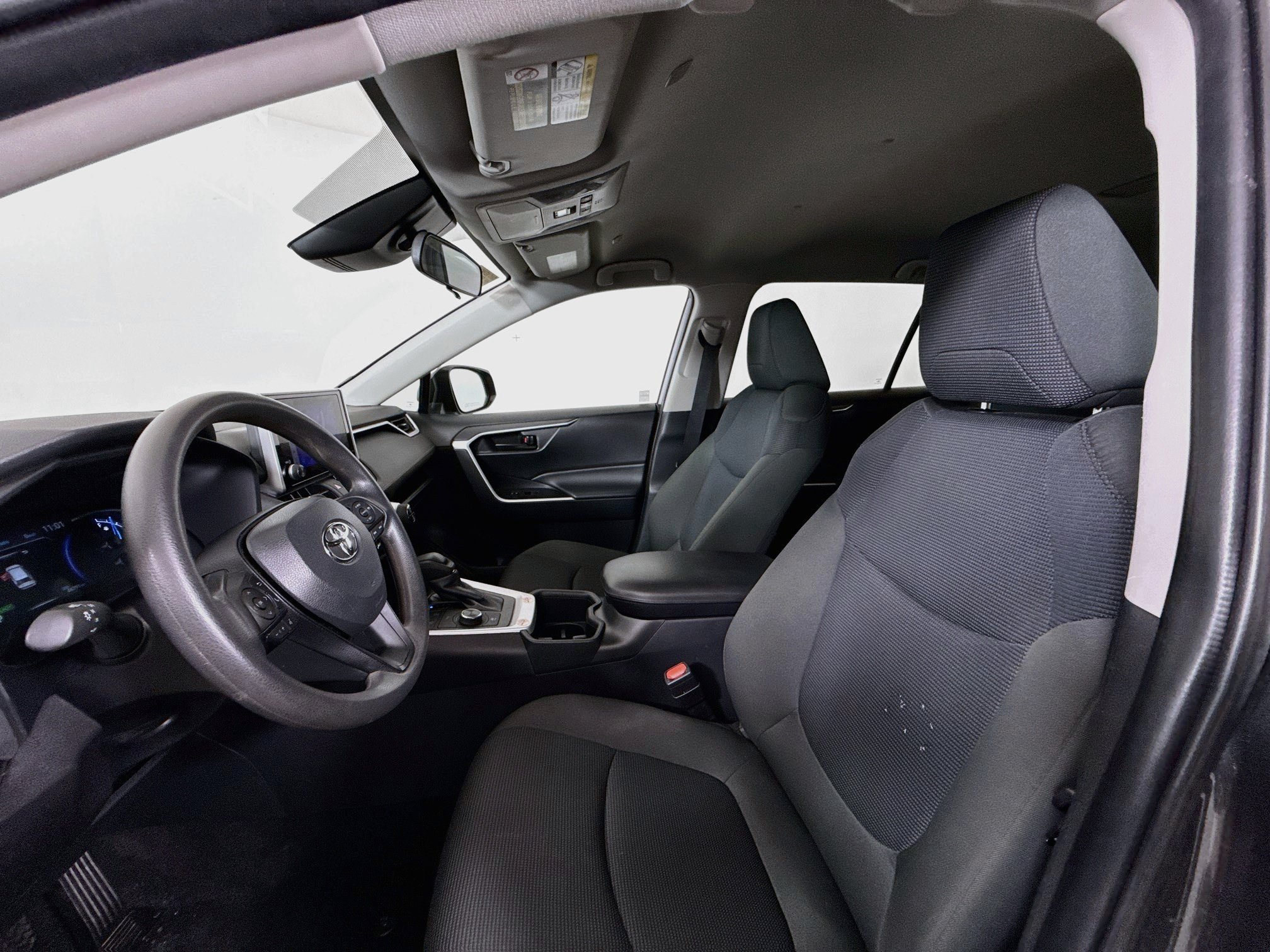 Used 2025 Toyota RAV4 LE AWD/4WD image 11