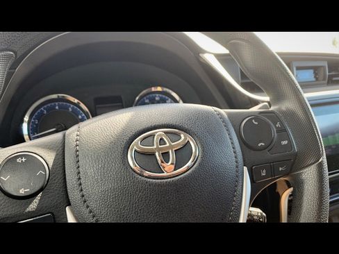 Used 2017 Toyota Corolla LE FWD image 6
