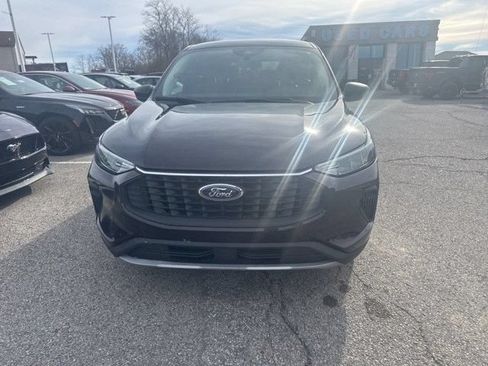Used 2023 Ford Escape Active w/ Cold Weather Package FWD image 2