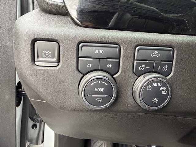 Used 2022 Chevrolet Silverado 1500 LT AWD/4WD image 12