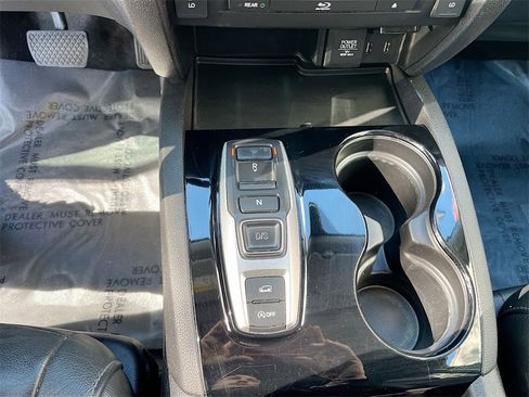 Used 2018 Honda Pilot Touring image 17