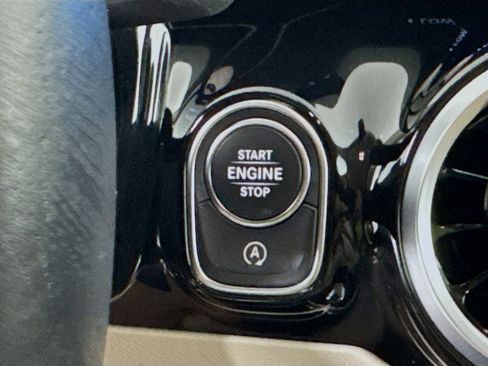 Used 2023 Mercedes-Benz GLA 250 4MATIC w/ Premium Package image 18