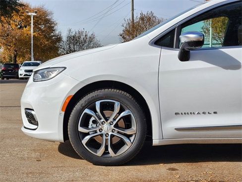 New 2026 Chrysler Pacifica Pinnacle image 6
