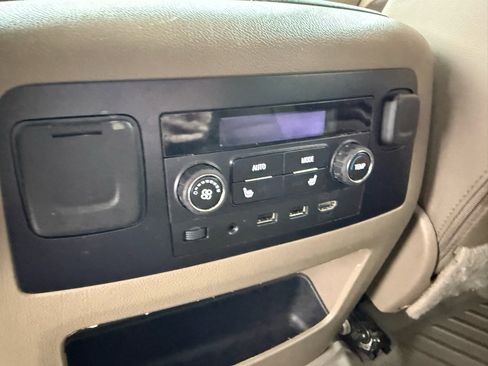 Used 2019 Chevrolet Suburban Premier image 7