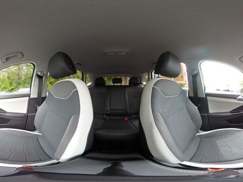 Used 2025 Volkswagen Taos SE FWD image 43