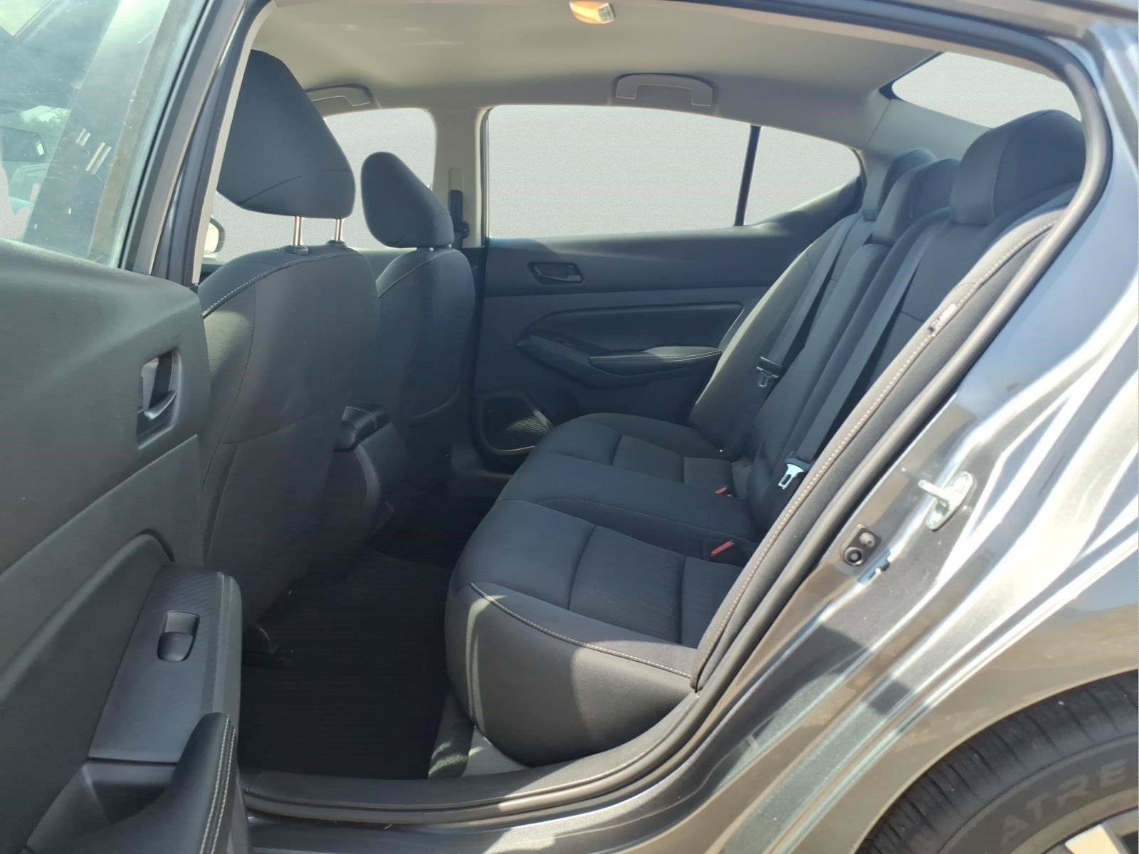 Used 2024 Nissan Altima 2.5 SV FWD image 11
