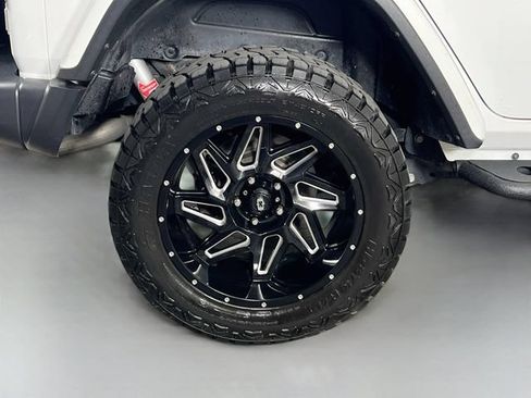 Used 2018 Jeep Wrangler Unlimited Rubicon AWD/4WD image 36
