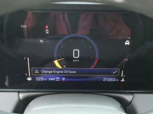Used 2025 Chevrolet TrailBlazer LT AWD/4WD image 28
