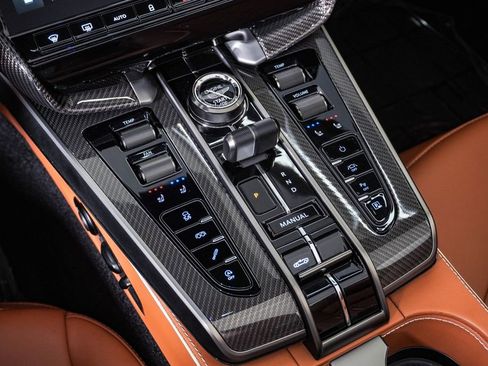 Used 2026 Aston Martin Vanquish Convertible RWD image 33