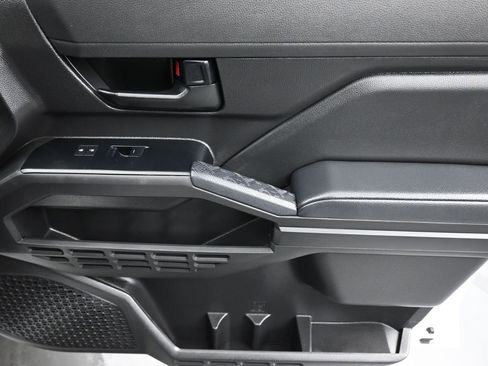 Used 2025 Toyota Tacoma SR image 43